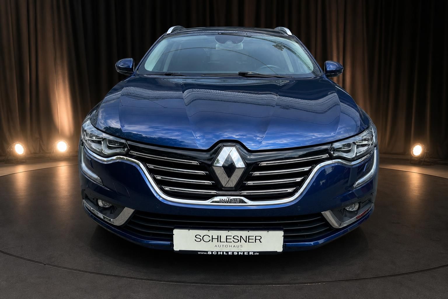 Renault Talisman Grandtour blau Frontansicht mit Kuehlergrill