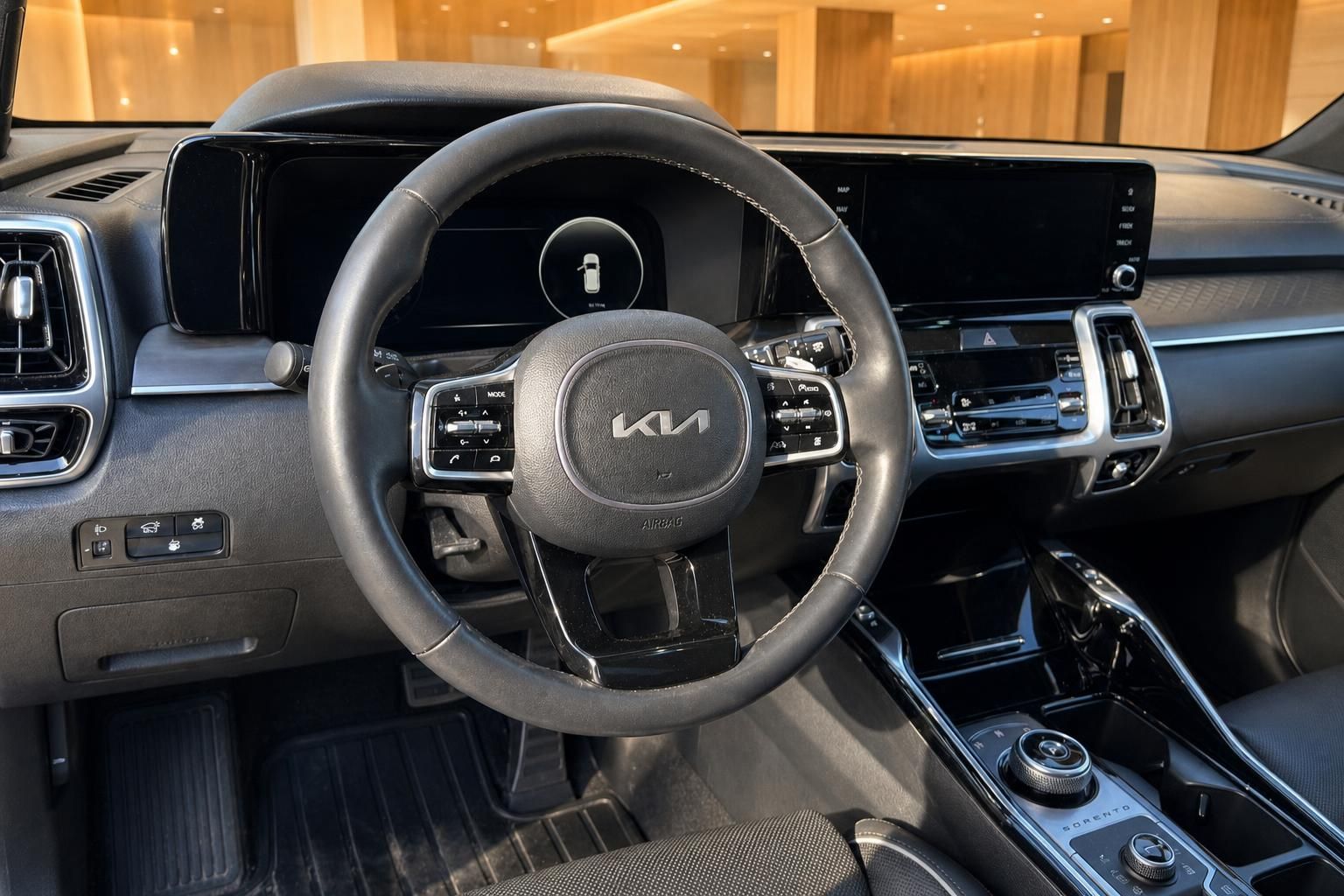 Kia Sorento Innenraum Cockpit mit Lenkrad, Digitalinstrumenten und Infotainment-Display