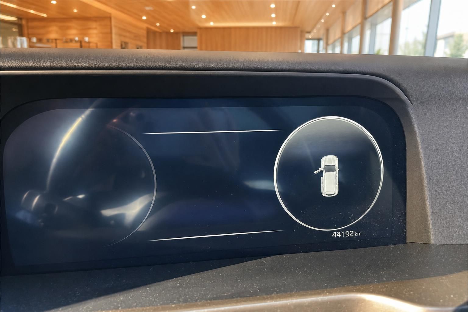 Kia digitales Kombiinstrument mit Tachoanzeige und Kilometerstand 44192 km