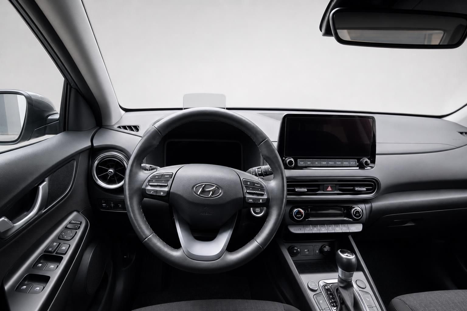 Hyundai Cockpit mit Lenkrad und Multimedia-Display im Innenraum