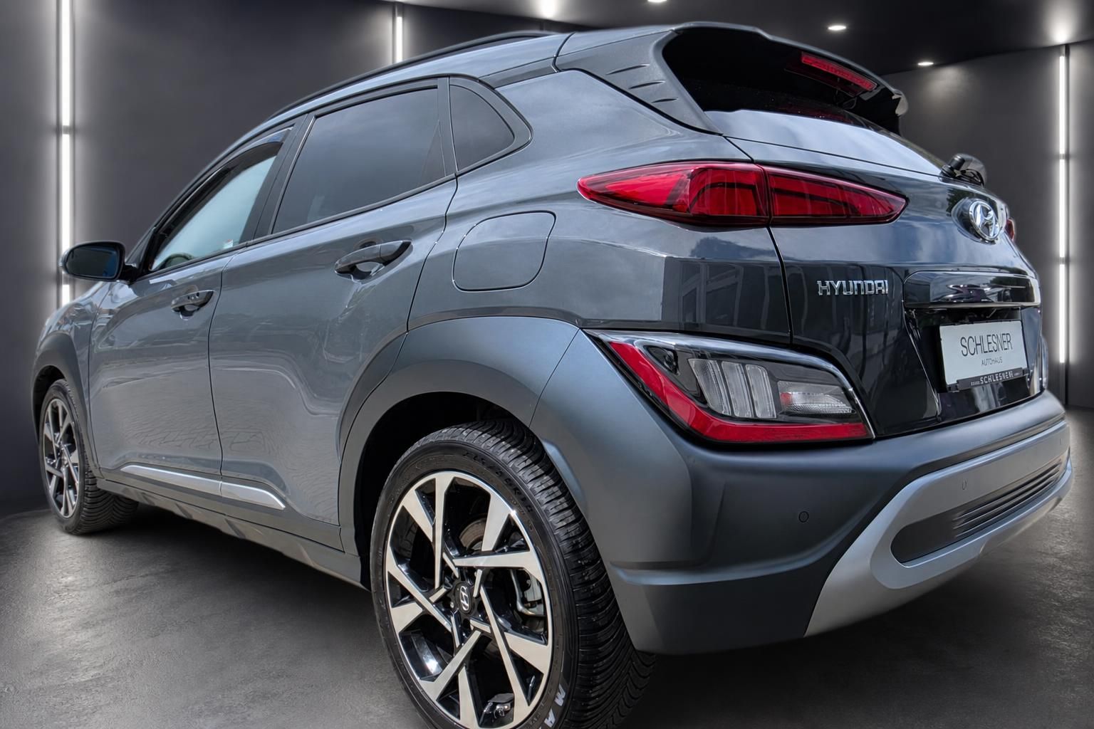 Hyundai Kona grau Heckdiagonale mit Felgen Detailansicht