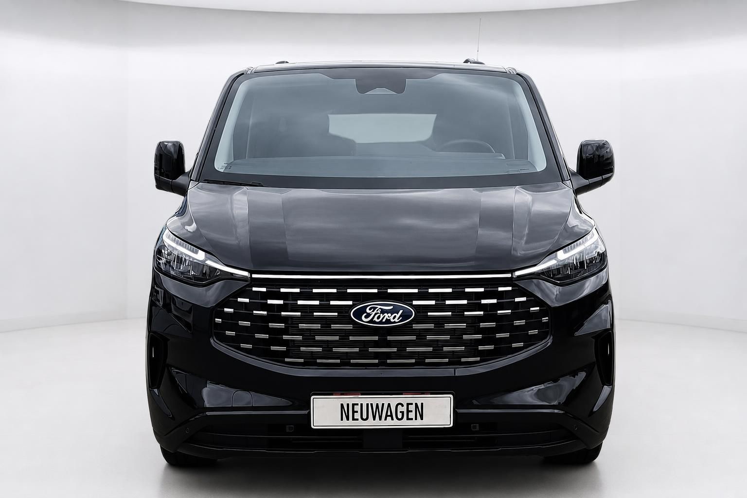 Ford Tourneo Custom schwarz Frontansicht Neuwagen Studio