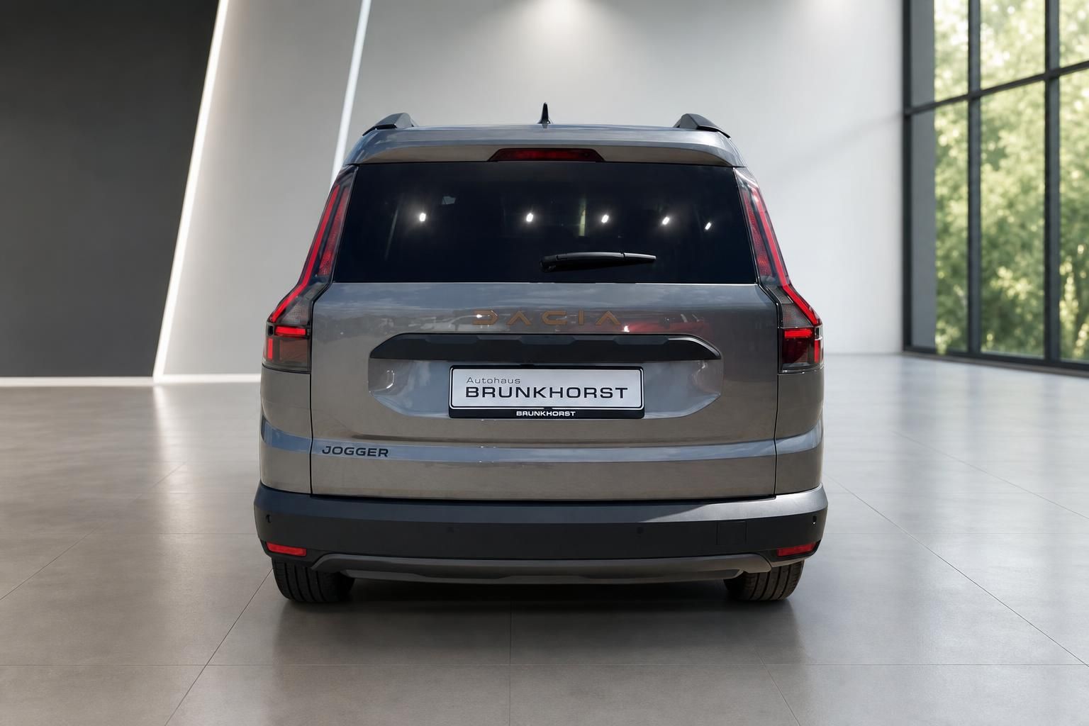 Grauer Dacia Jogger Heckansicht mit LED-Rücklichtern und Autohaus Brunkhorst Kennzeichen