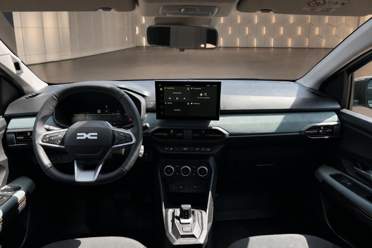 Modernes Armaturenbrett des Dacia Jogger mit digitalem Display und Touchscreen-Infotainment