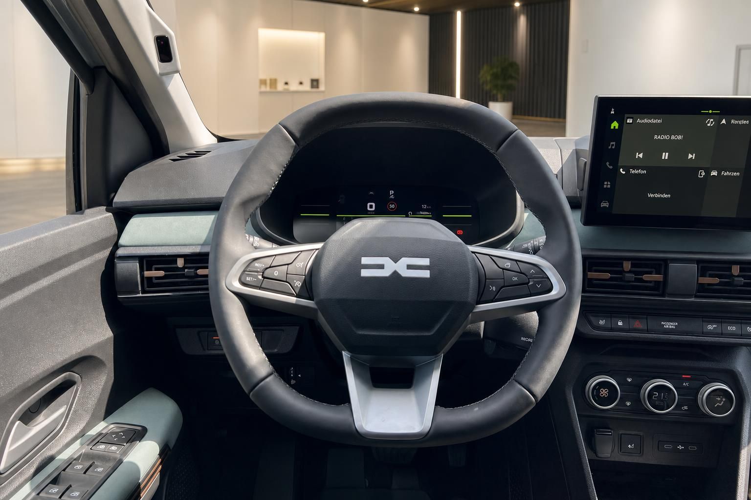 Fahrzeug-Innenraum mit Lenkrad und digitalem Armaturenbrett - modernes Cockpit-Design
