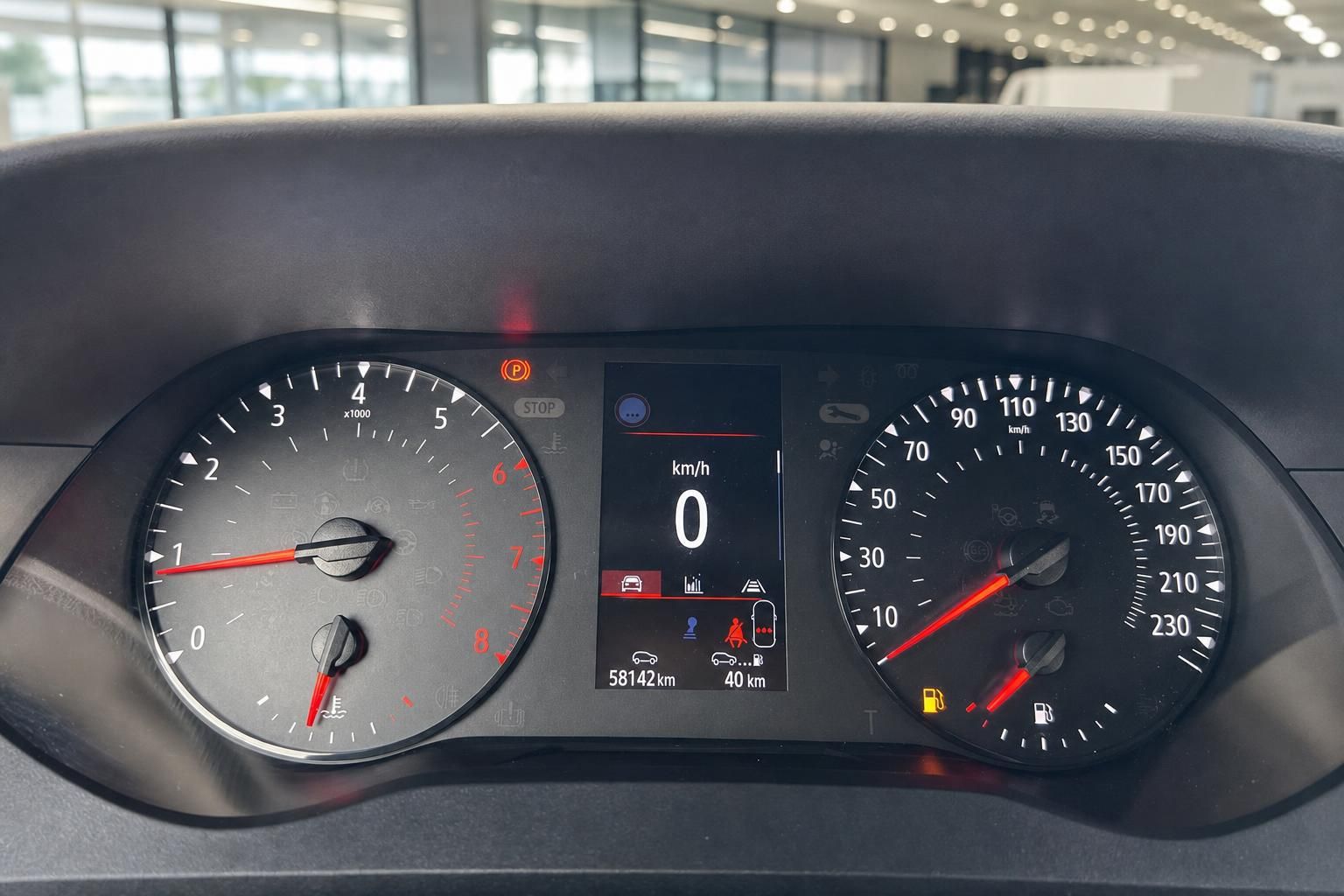 Fahrzeug Armaturenbrett mit Tacho und Drehzahlmesser - Innenraum Detail