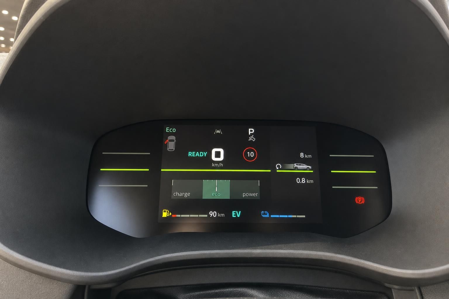 Digitales Kombiinstrument mit Eco-Modus und Reichweitenanzeige im Fahrzeug