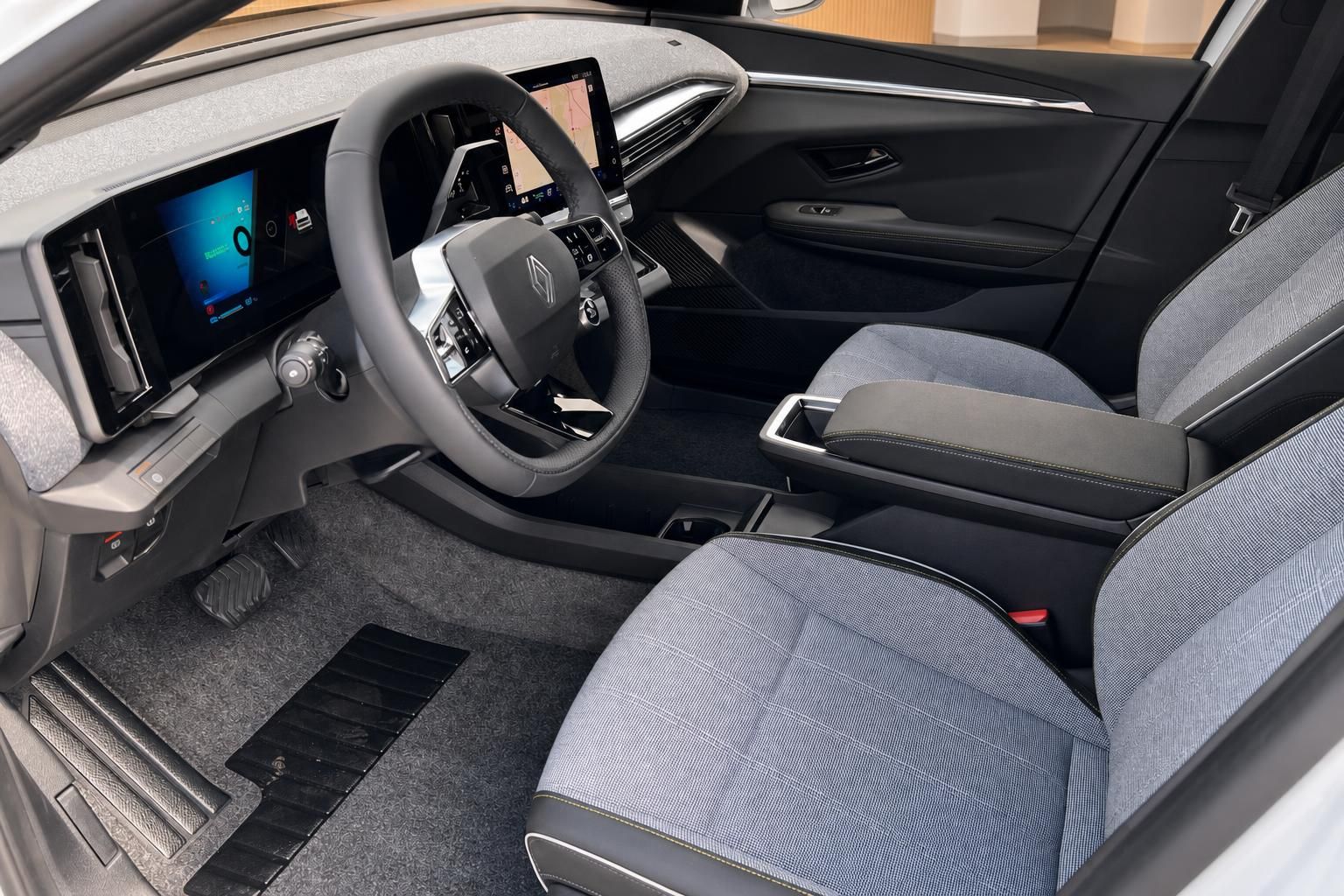 Renault Megane E-Tech Innenraum mit Cockpit und Sportsitzen