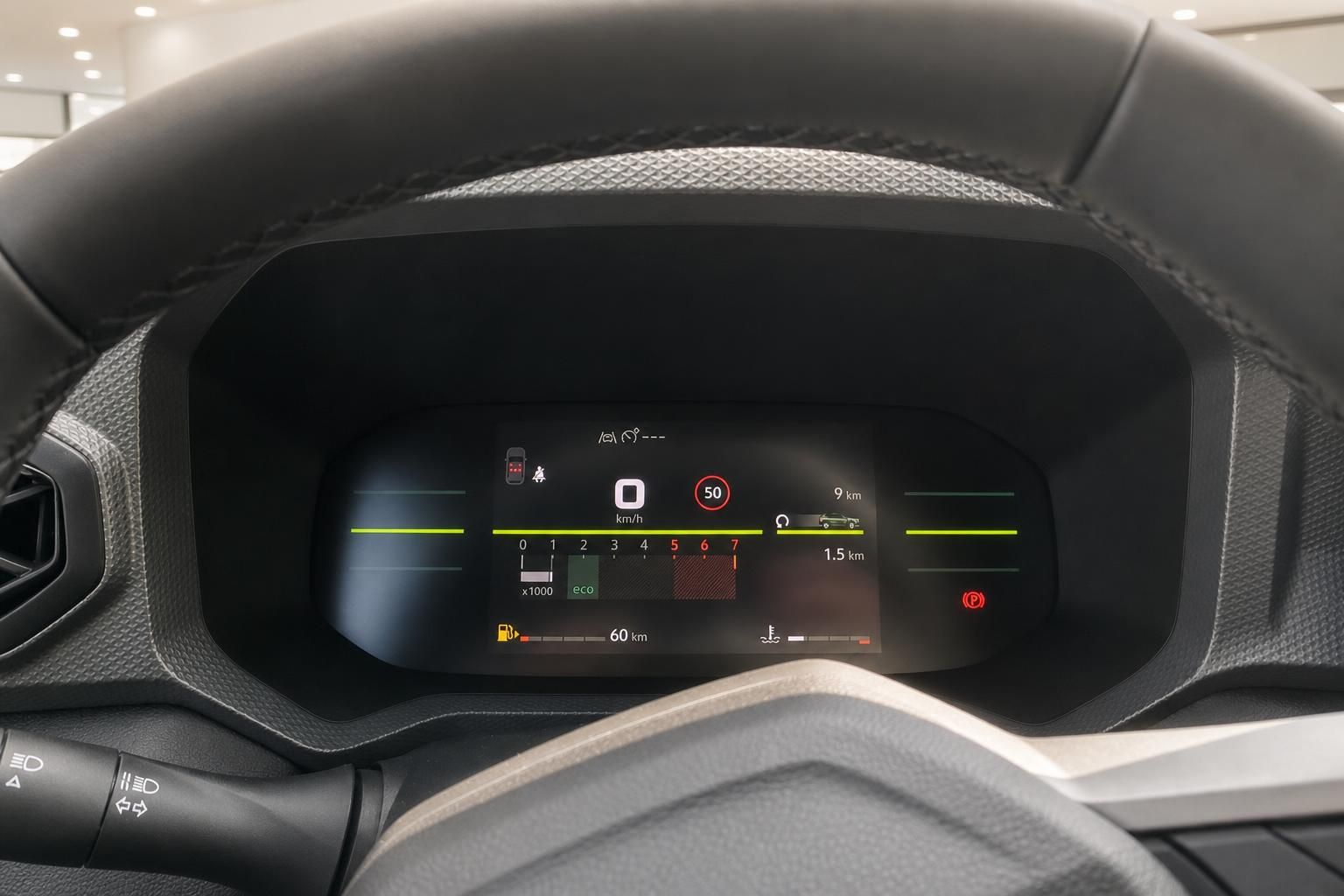 Digitales Kombiinstrument mit Tempo- und Verbrauchsanzeige im SUV-Cockpit