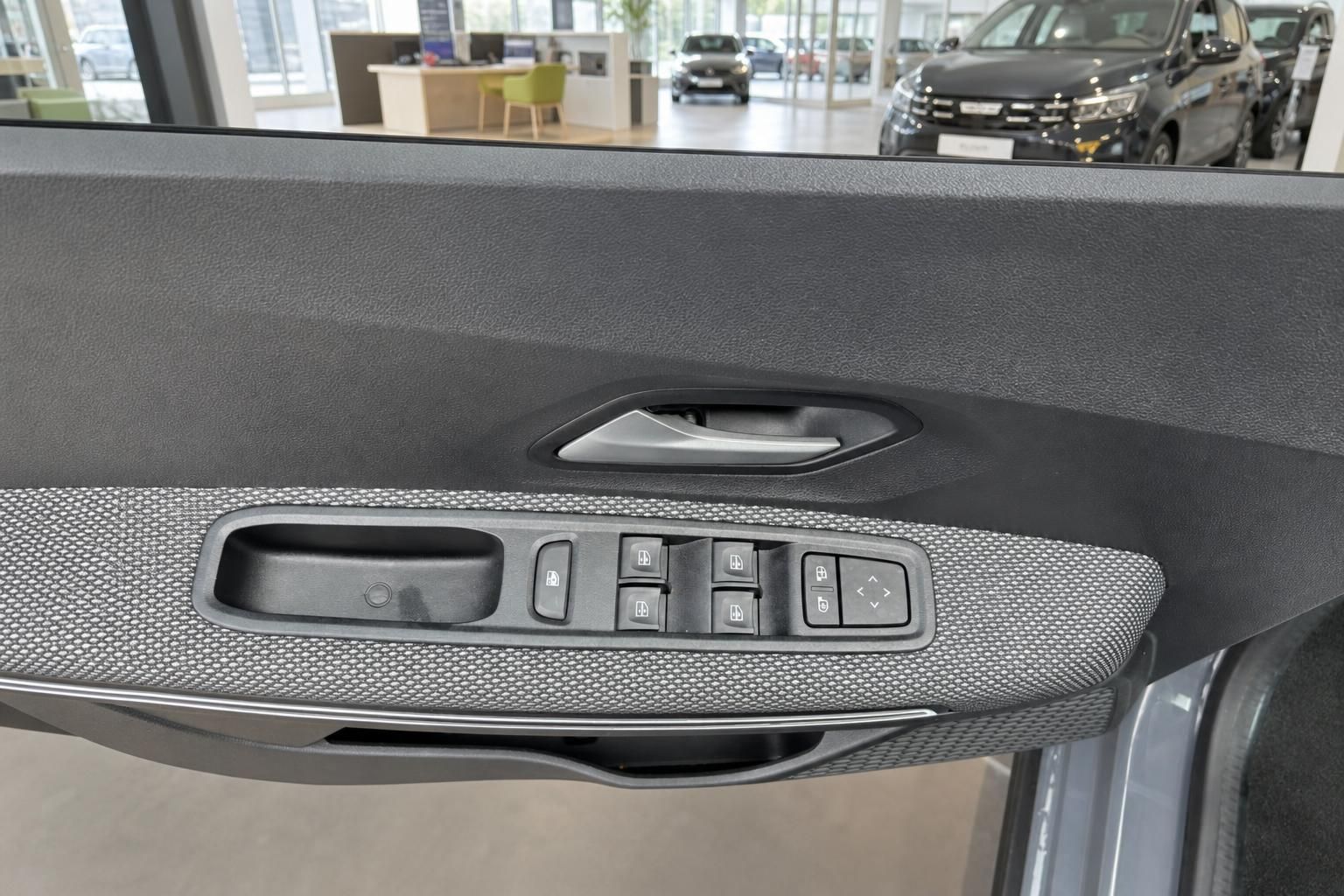 Dacia Türverkleidung Fensterheberschalter und Bedienelemente innen