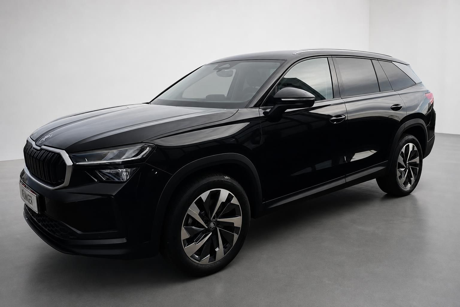 Skoda Kodiaq schwarz Seitenansicht schraeg Studio