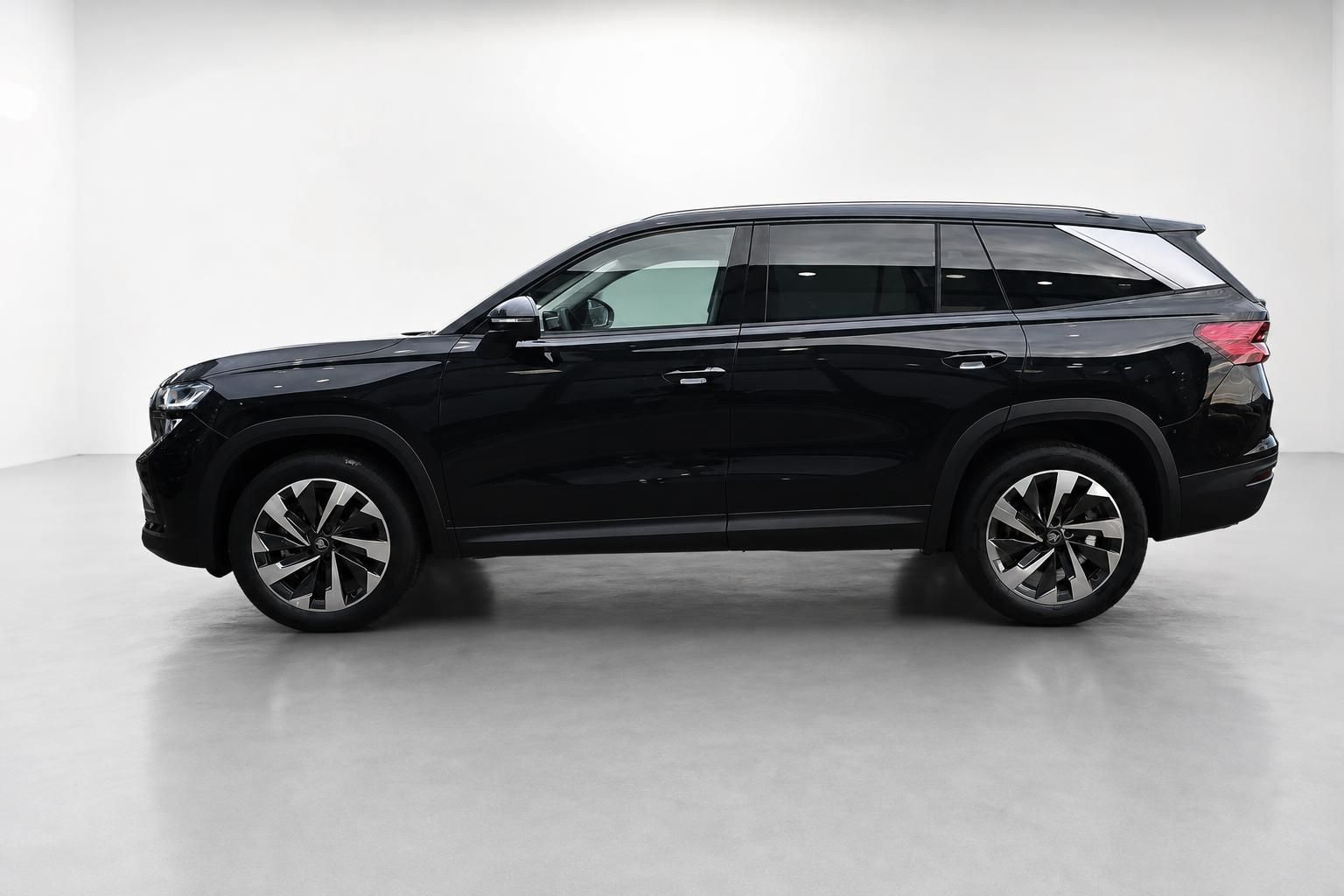 Skoda Kodiaq schwarz Seitenansicht Studio