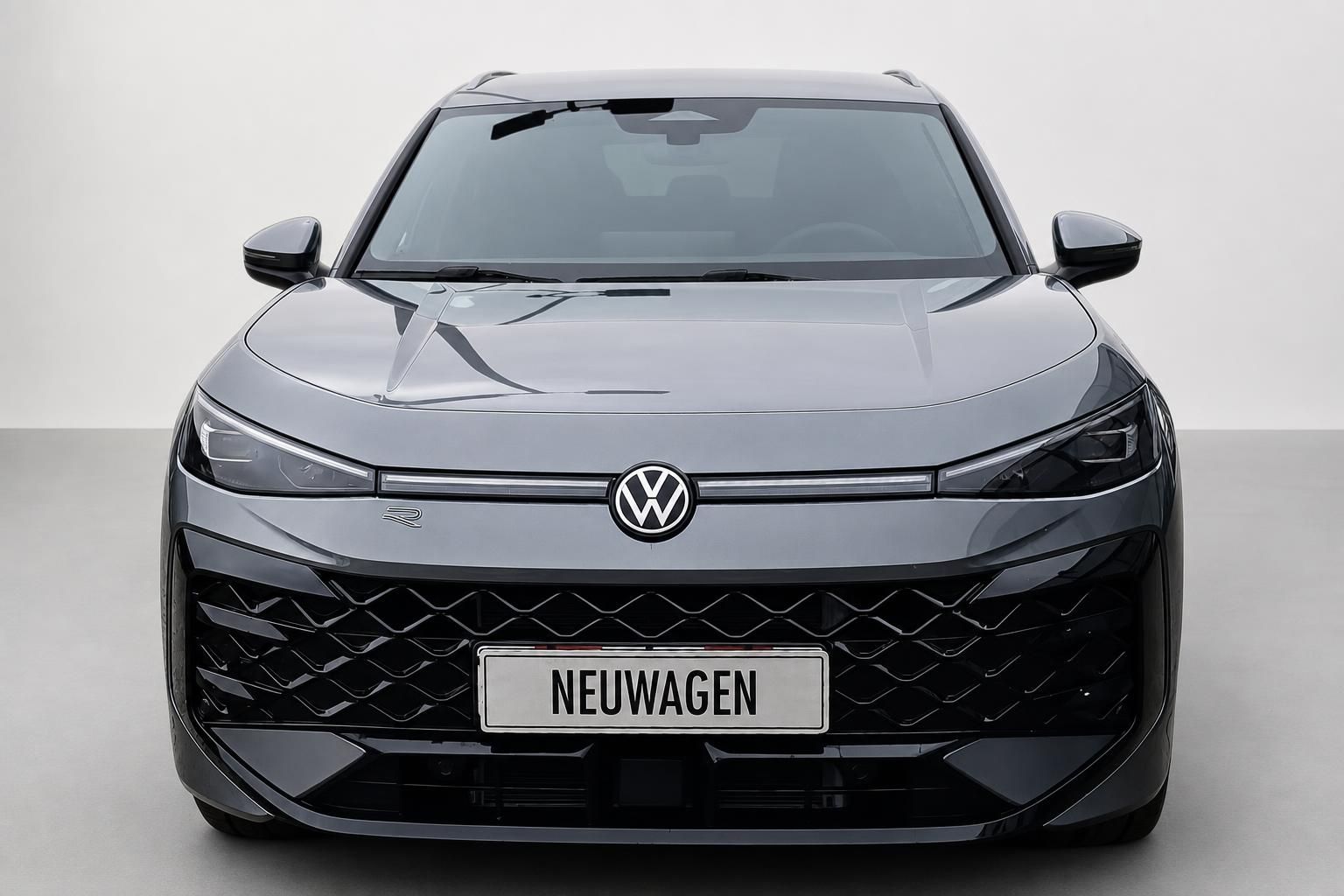VW T-Roc R Frontansicht mit Kuehlergrill und Logo