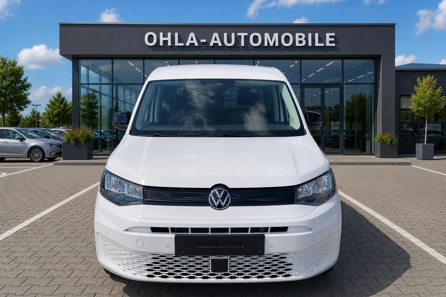 VW Caddy eHybrid weiß Frontansicht mit Kühlergrill und VW Logo