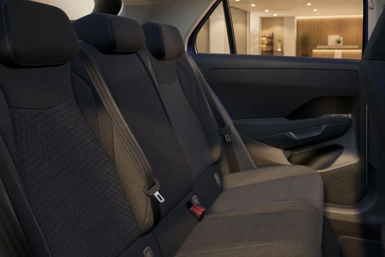 VW T-Roc Rücksitzbank mit Kopfstützen und Sicherheitsgurten im Detail