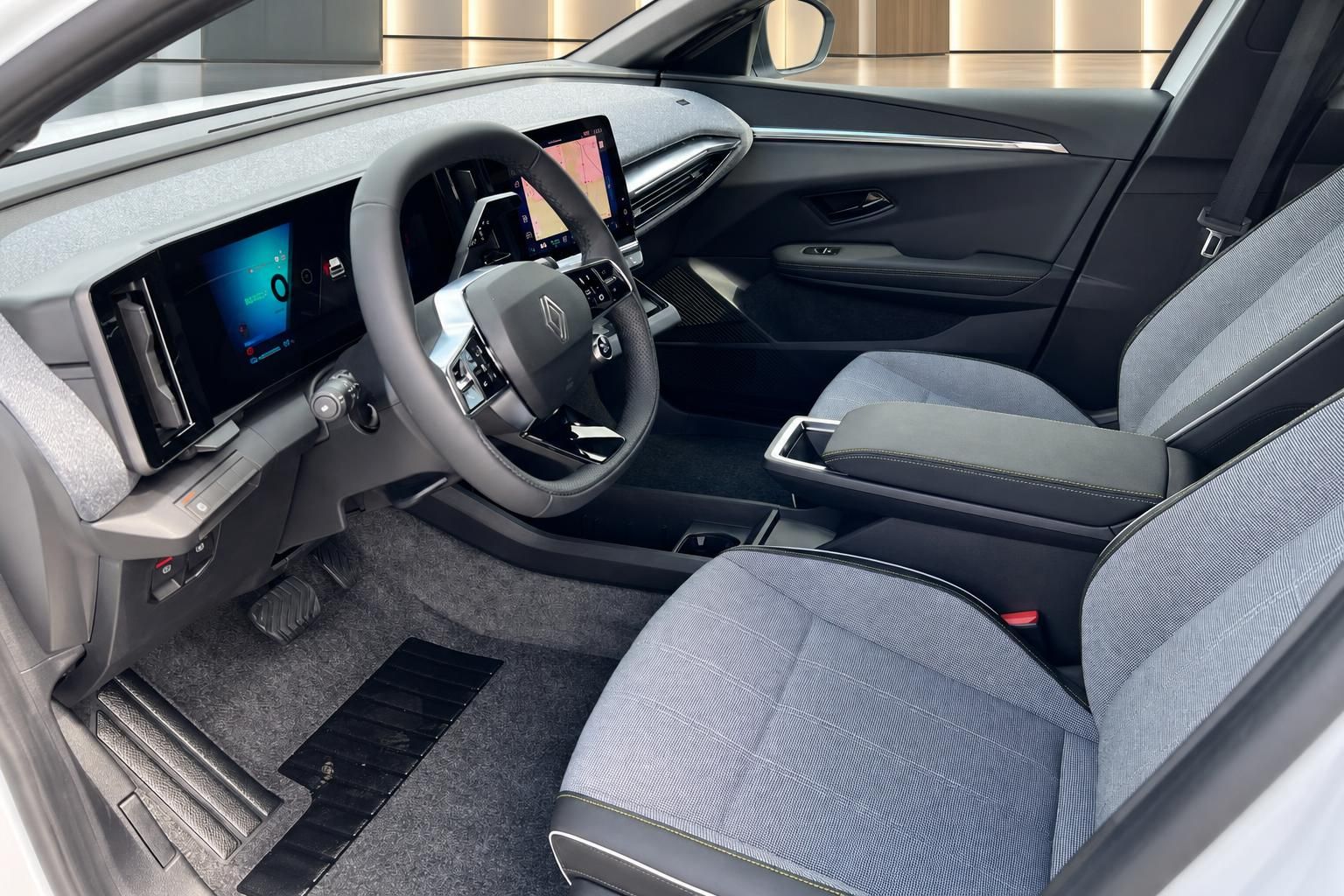 Renault Megane Innenraum mit Cockpit und Sitzen im Detail