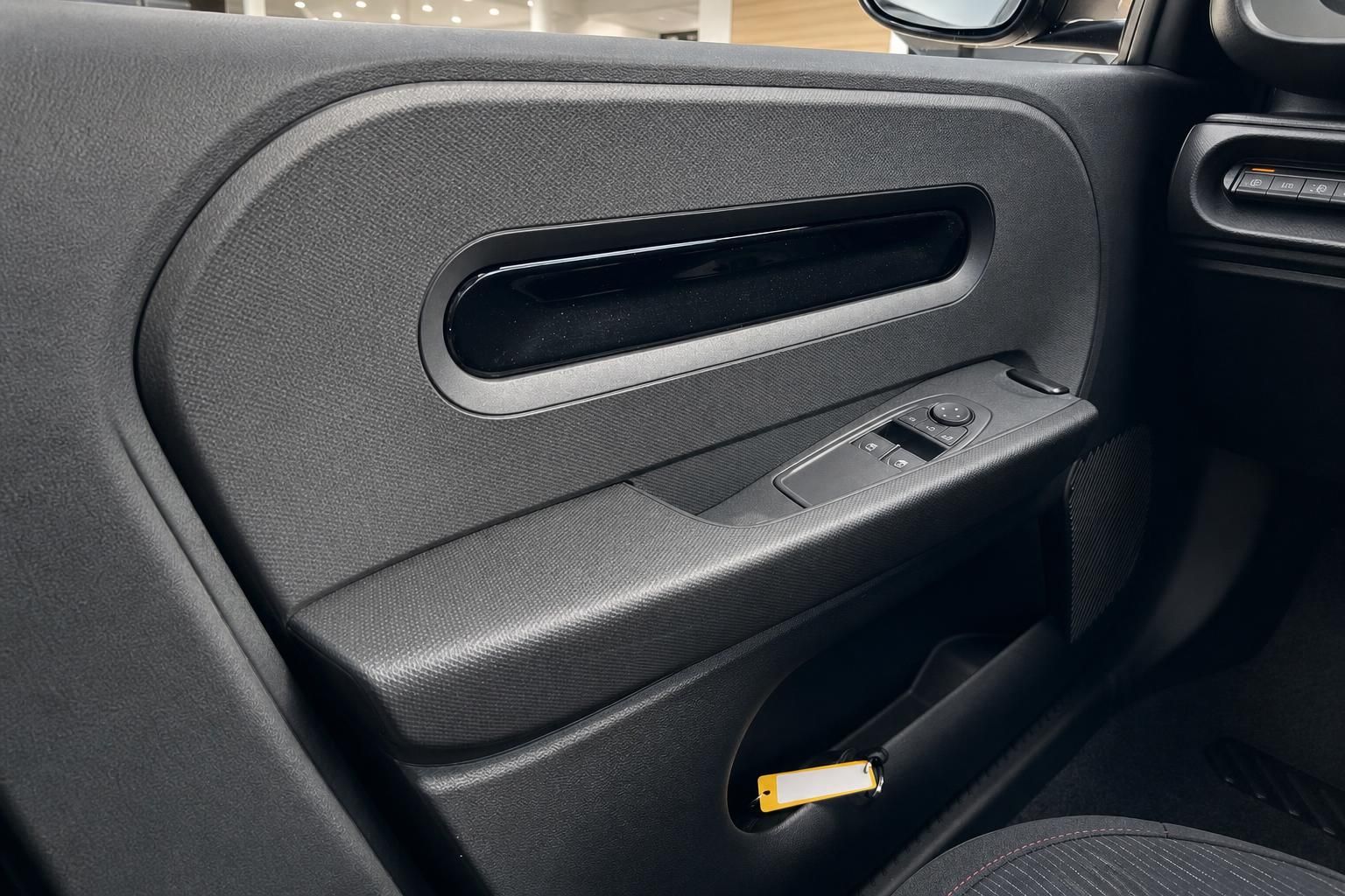 Fahrzeug Innenraum Türverkleidung mit Fensterbedienung und Staufach Detail