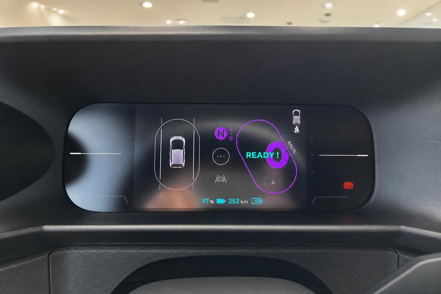 Digitales Kombiinstrument mit Elektroauto-Anzeige und Batteriestand