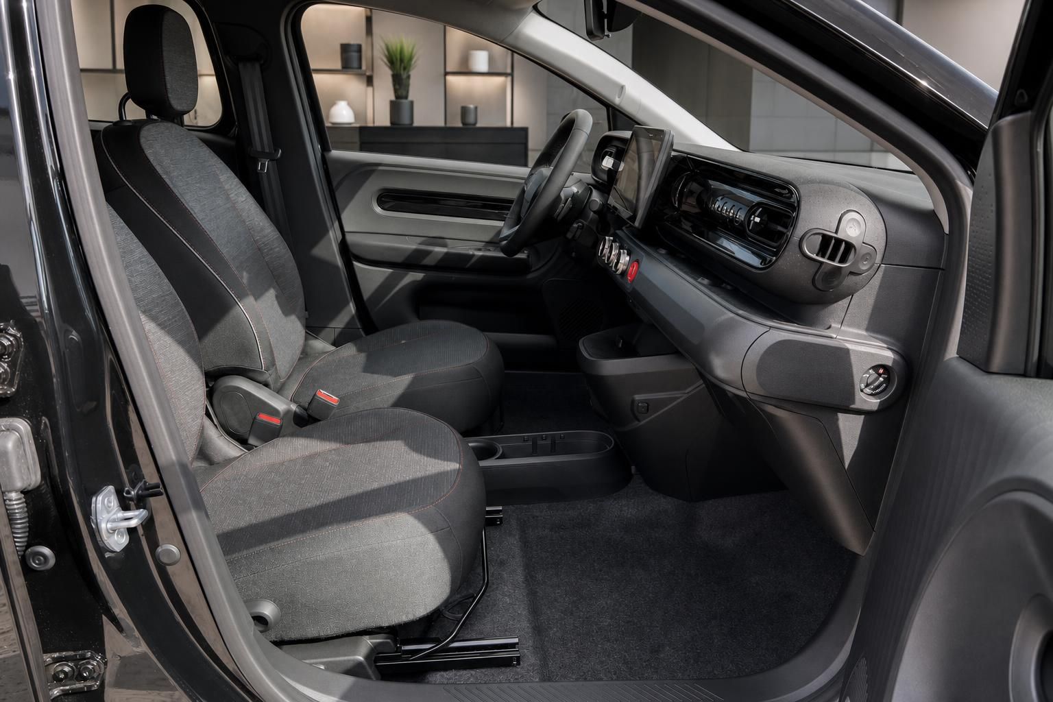 Renault Innenraum Beifahrerseite mit Cockpit und modernem Dashboard