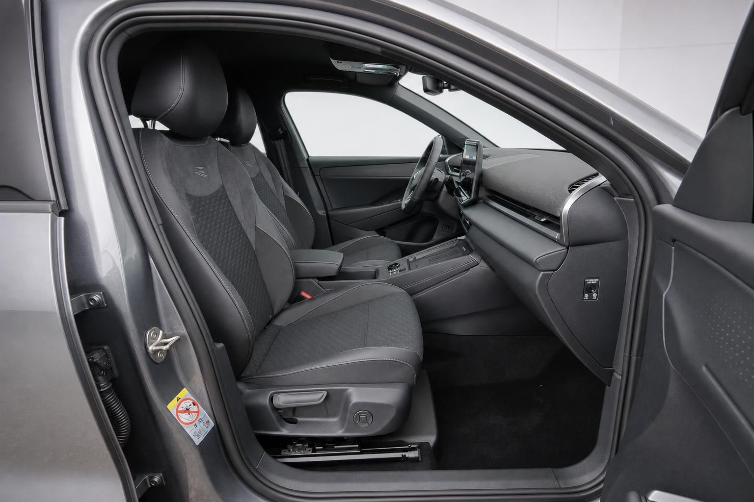 VW T-Roc Innenausstattung: Fahrersitz und Armaturenbrett Detailansicht