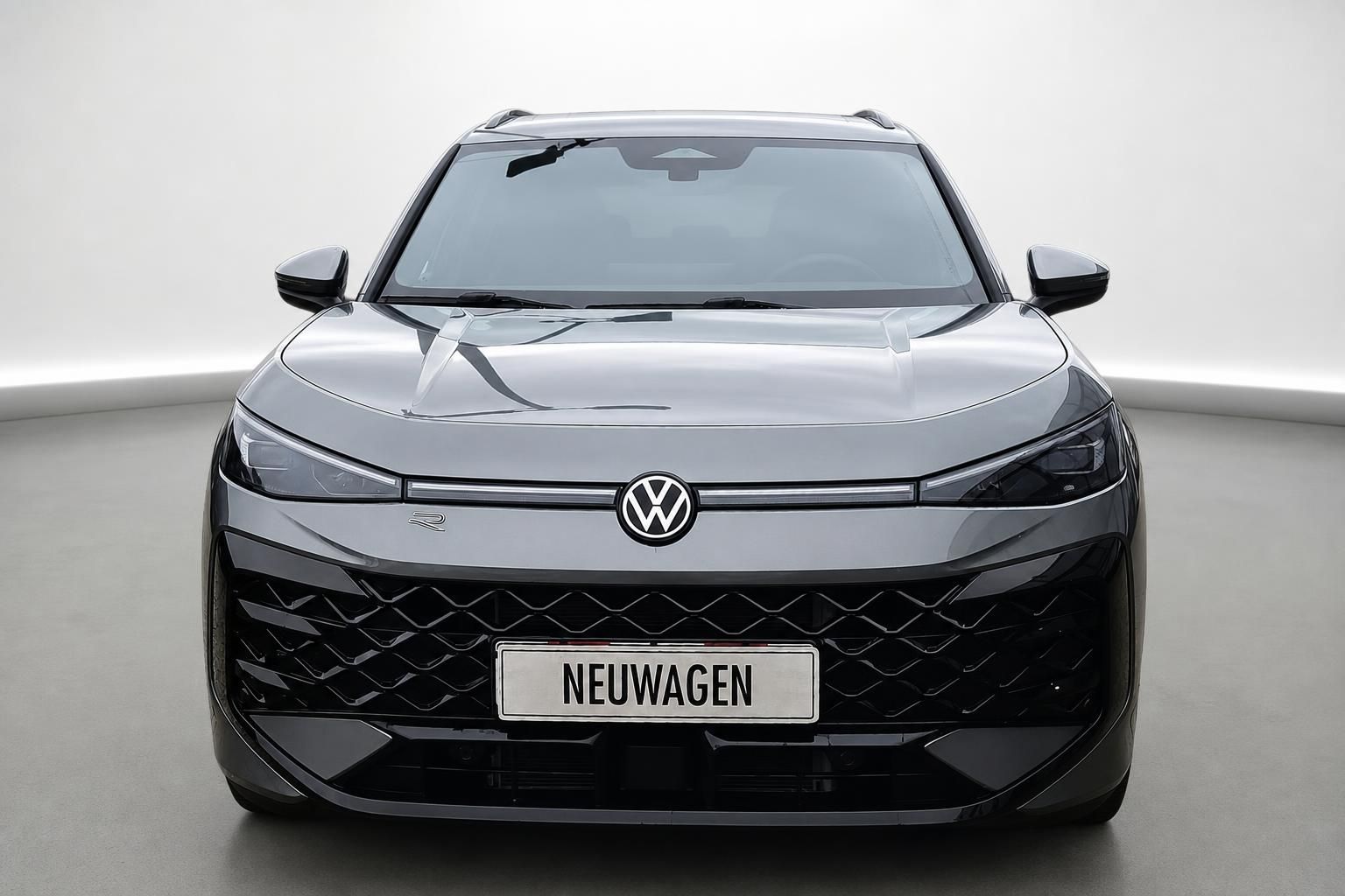 VW T-Roc R-Line grau, Frontansicht mit Kennzeichen Neuwagen