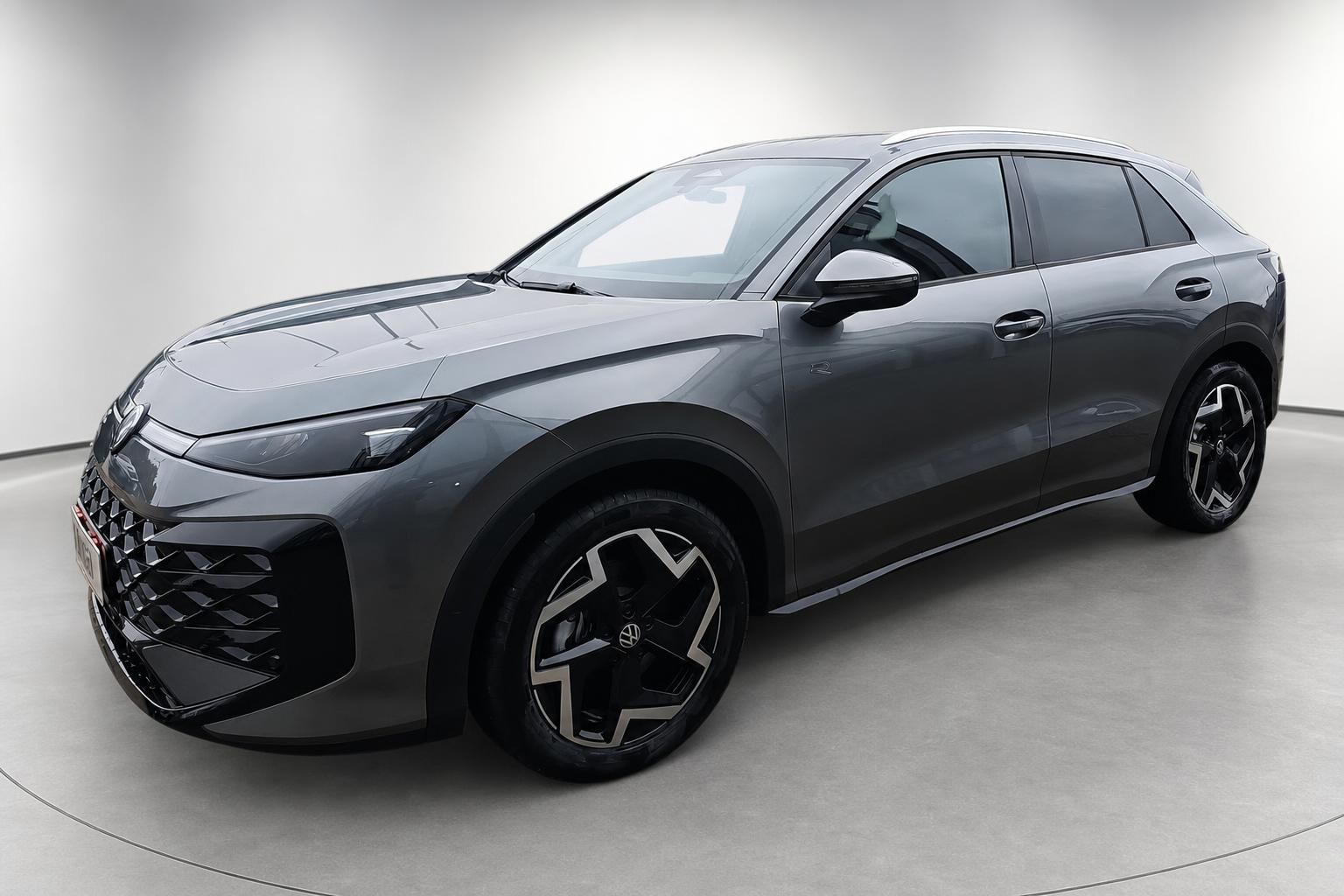 VW T-Roc R-Line grau, Frontansicht seitlich im Studio