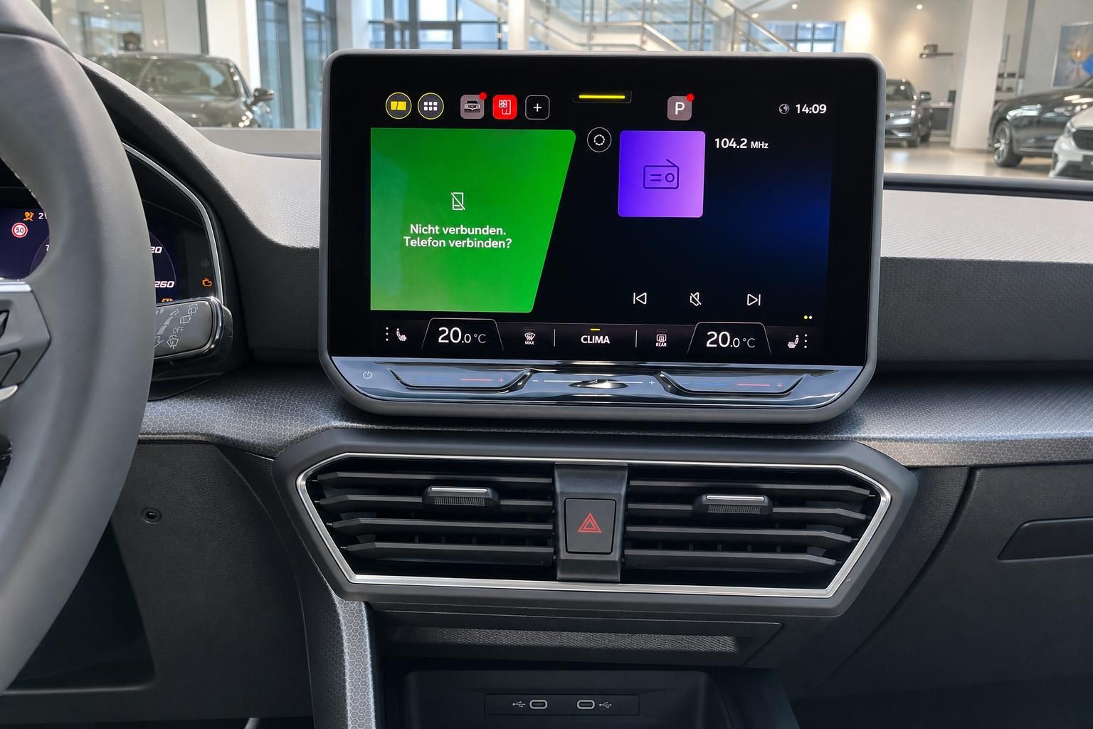 SEAT Infotainment-Display mit Klimabedienung im Detail