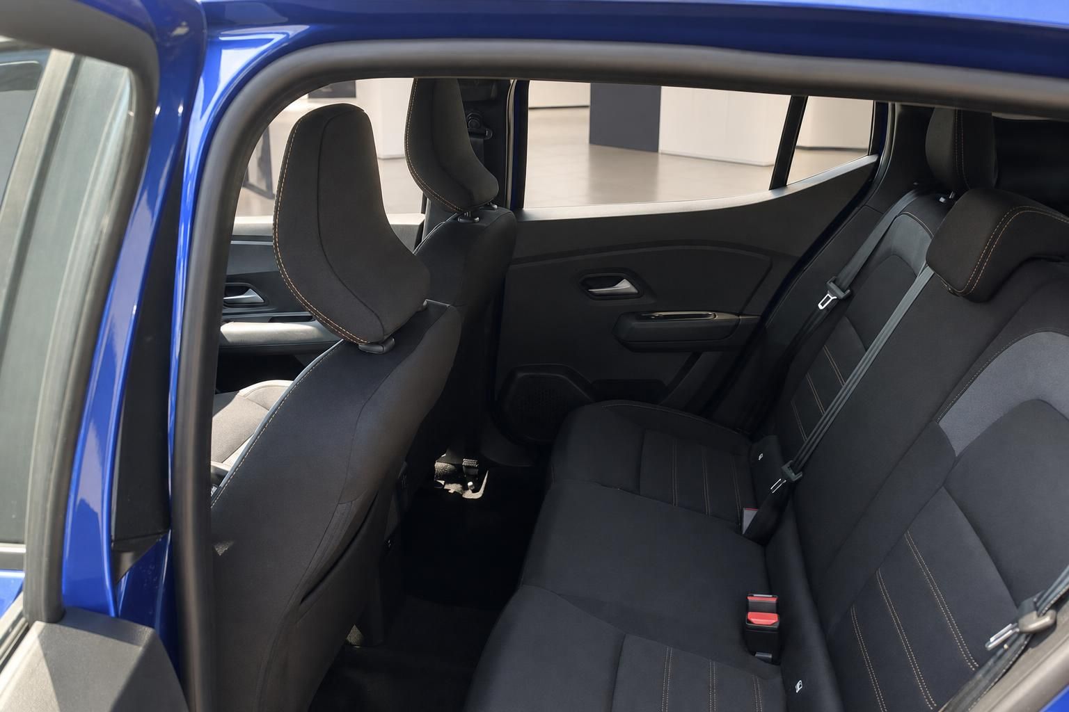Dacia Rücksitzbank und Fondbereich mit Kopfstützen im Detail