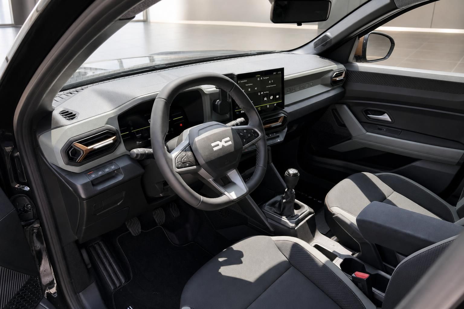 Dacia Duster Interieur mit Cockpit, Lenkrad und Touchscreen-Display