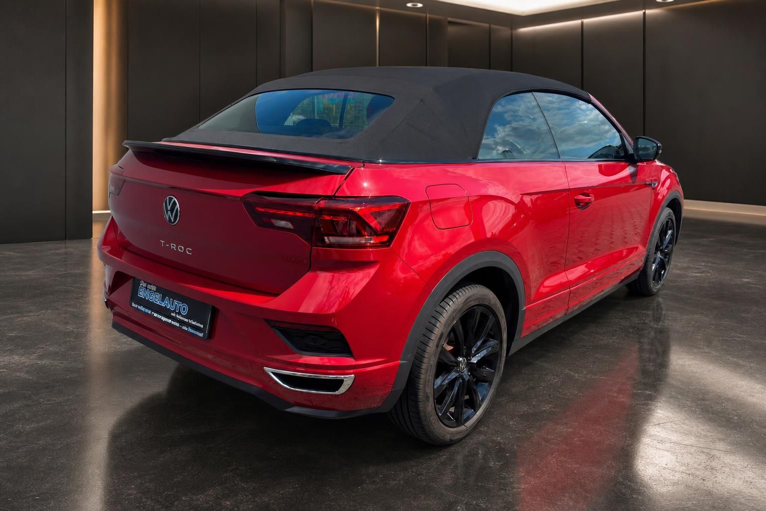VW T-Roc Cabriolet rot Heckansicht mit geschlossenem Verdeck