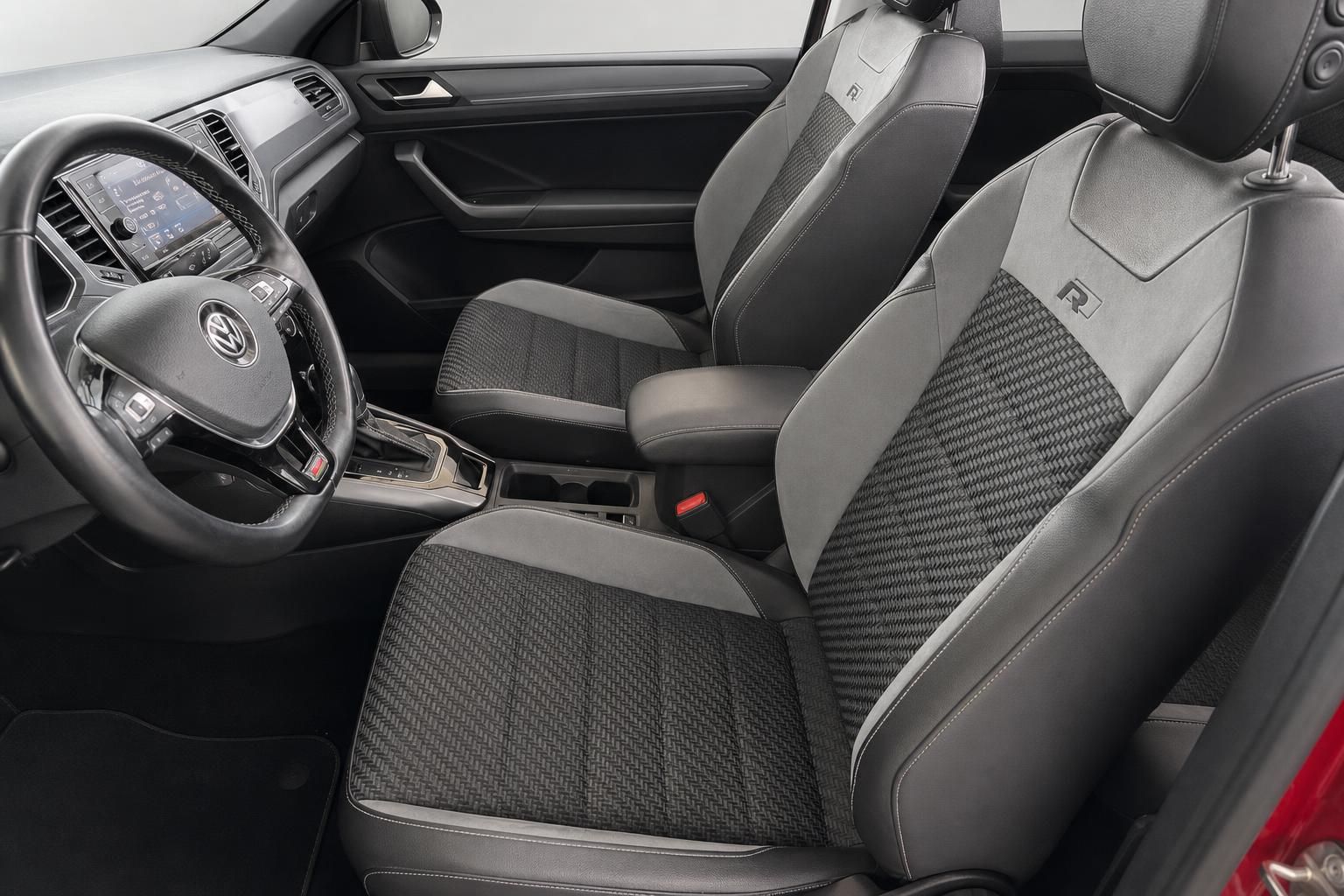 VW T-Roc Cabriolet R-Line Vordersitze und Cockpit Innenraum
