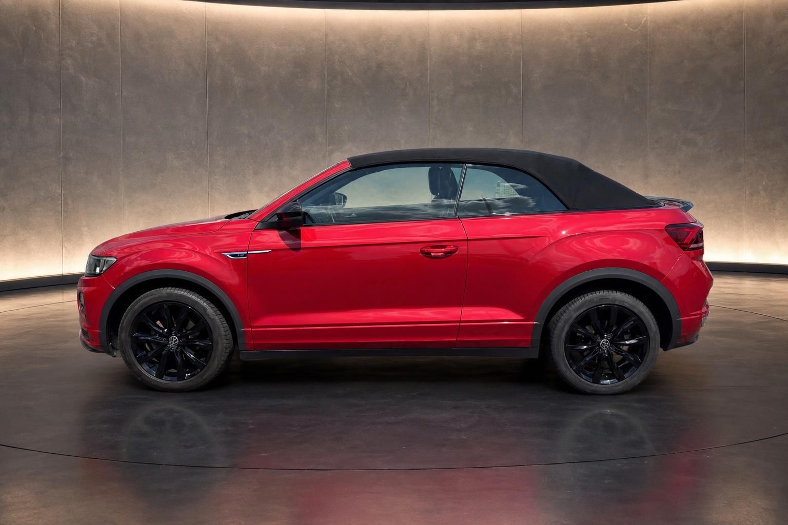 VW T-Roc Cabriolet rot Seitenansicht mit schwarzen Felgen