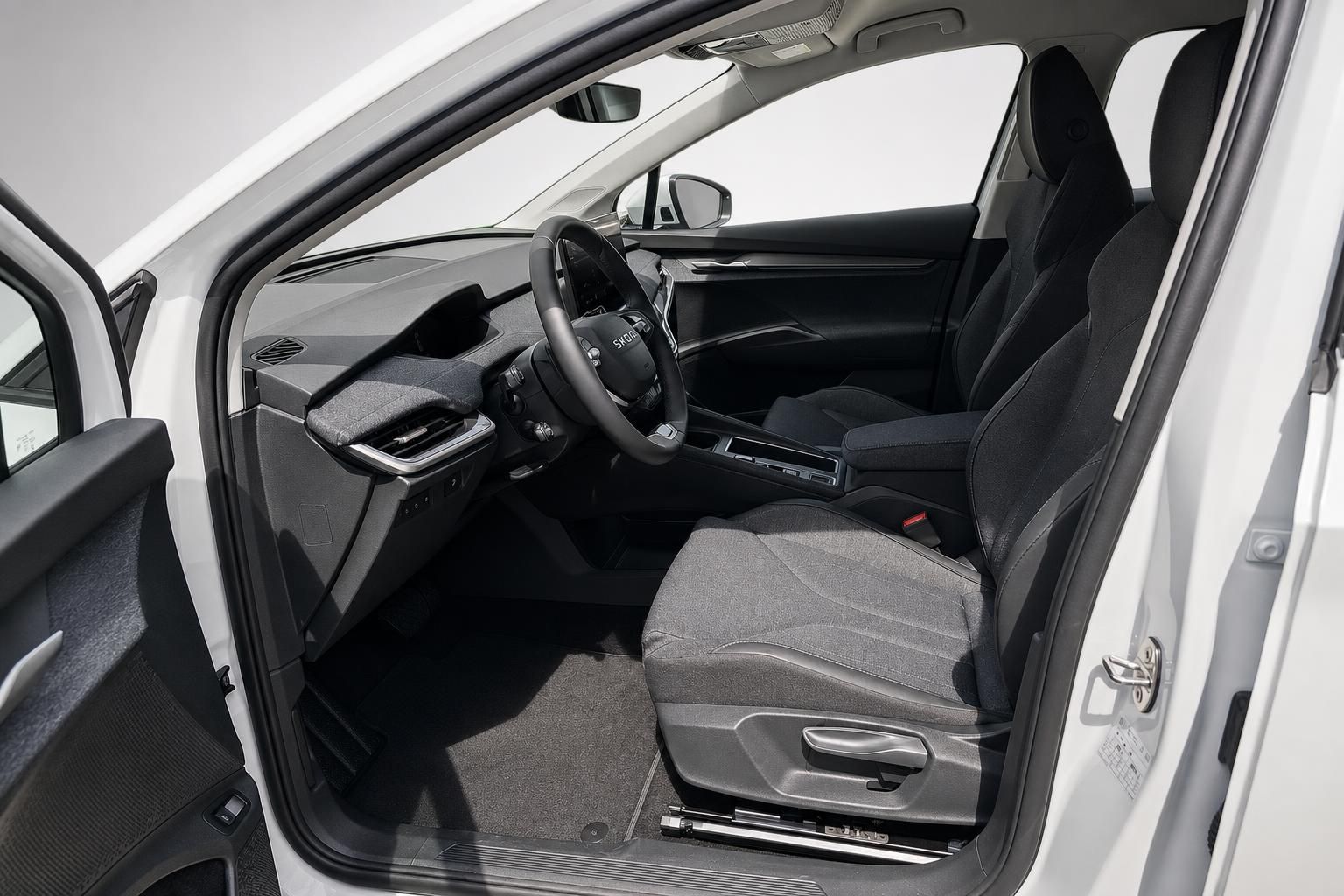 Skoda Innenraum Vordersitze und Cockpit Ansicht