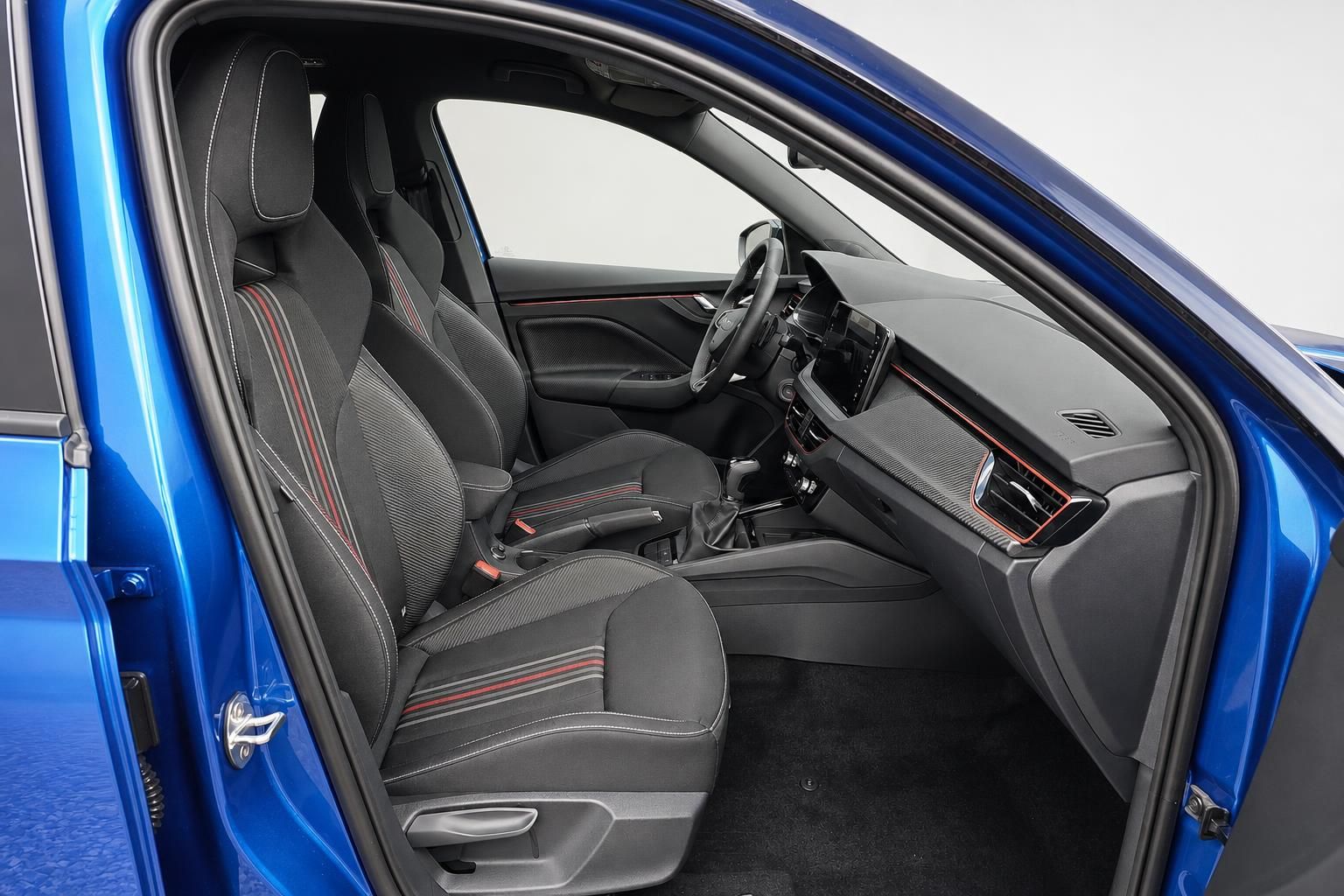 Skoda Innenraumansicht Vordersitze und Armaturenbrett Detail