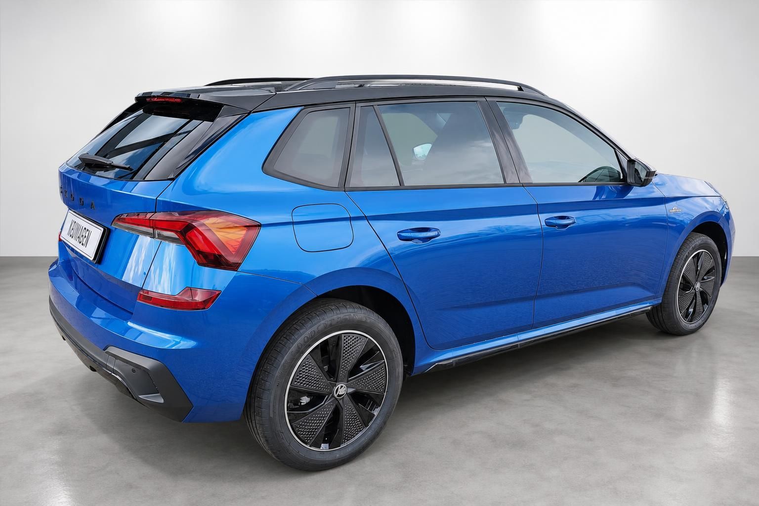 Skoda Kamiq blau Heck-Seitenansicht mit Panoramadach