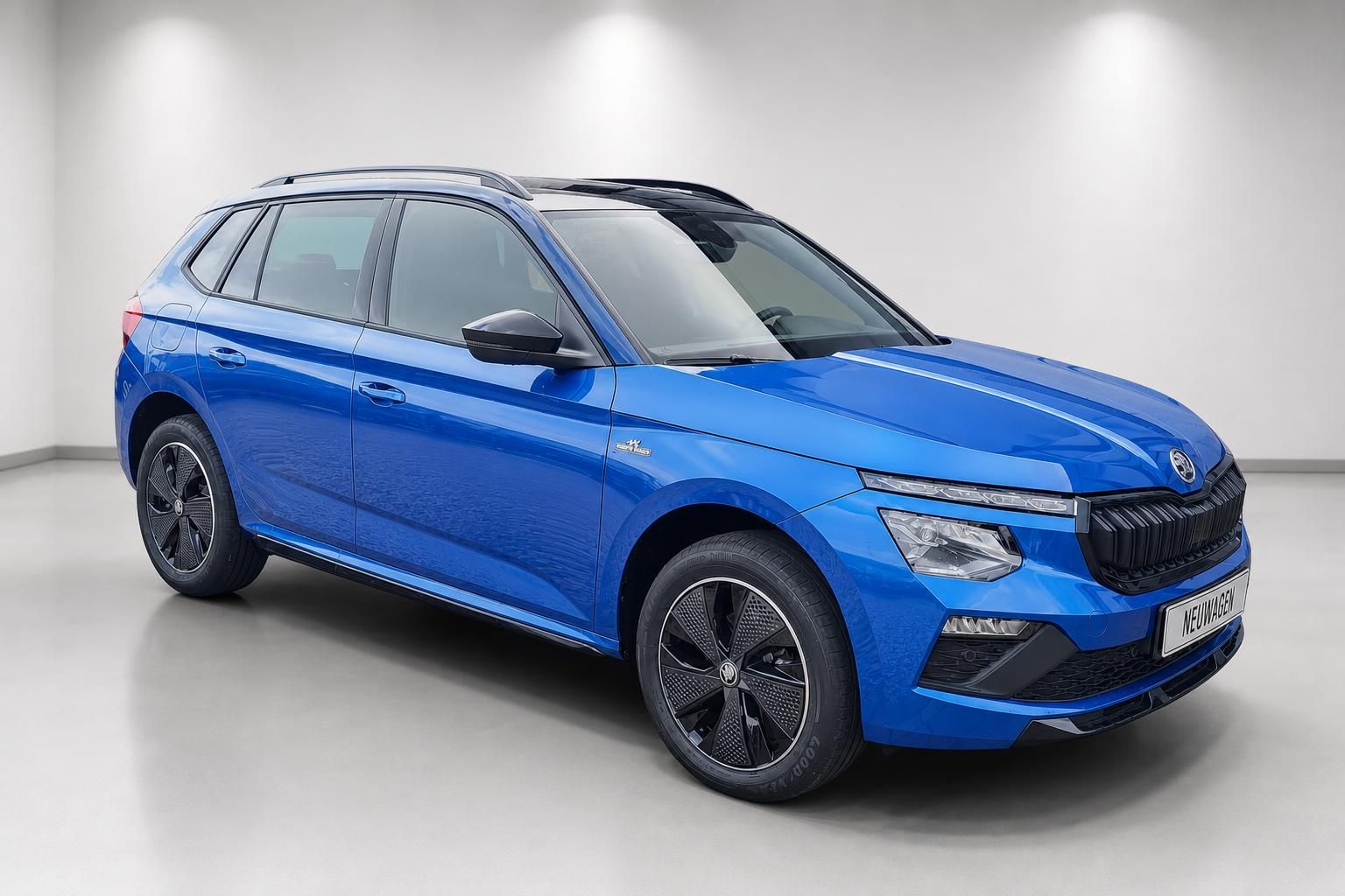 Skoda Kamiq blau Frontansicht schraeg Neuwagen