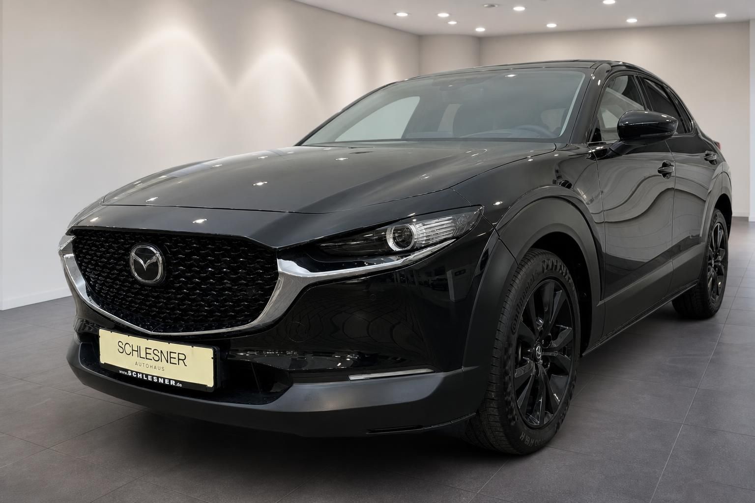 Mazda CX-30 schwarz Front-Seitenansicht bei Schlesner