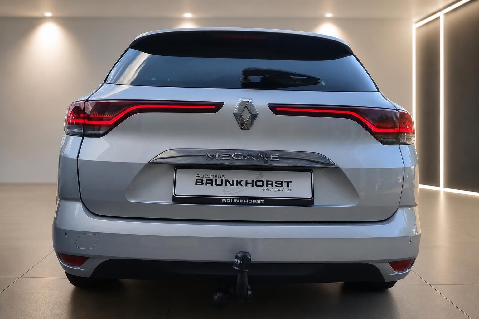 Renault Megane Kombi Heckansicht in Silber beim Autohaus Brunkhorst