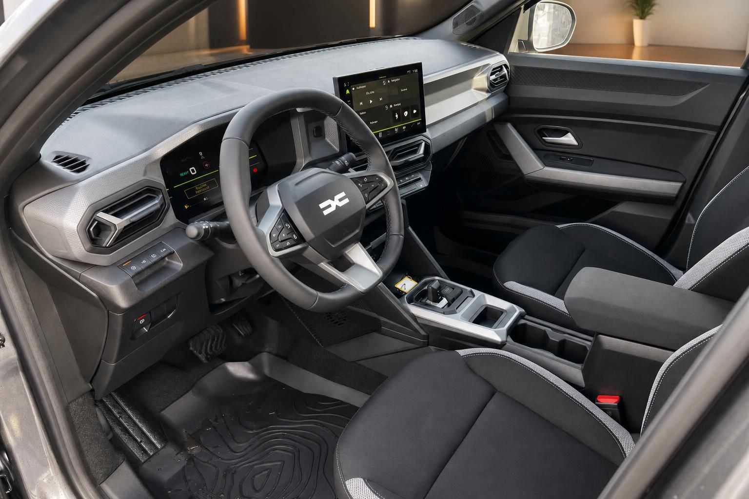 Dacia Fahrzeug Innenraum - modernes Cockpit mit Touchscreen, Lenkrad und Armaturenbrett