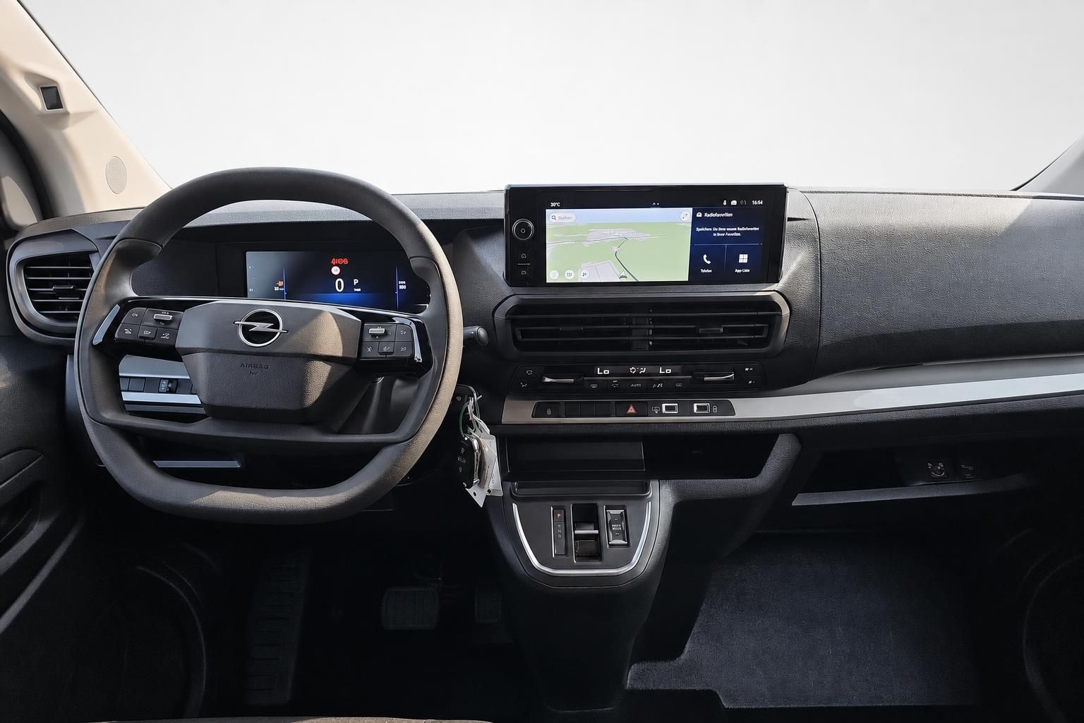Opel Van Cockpit Lenkrad und Infotainment Display