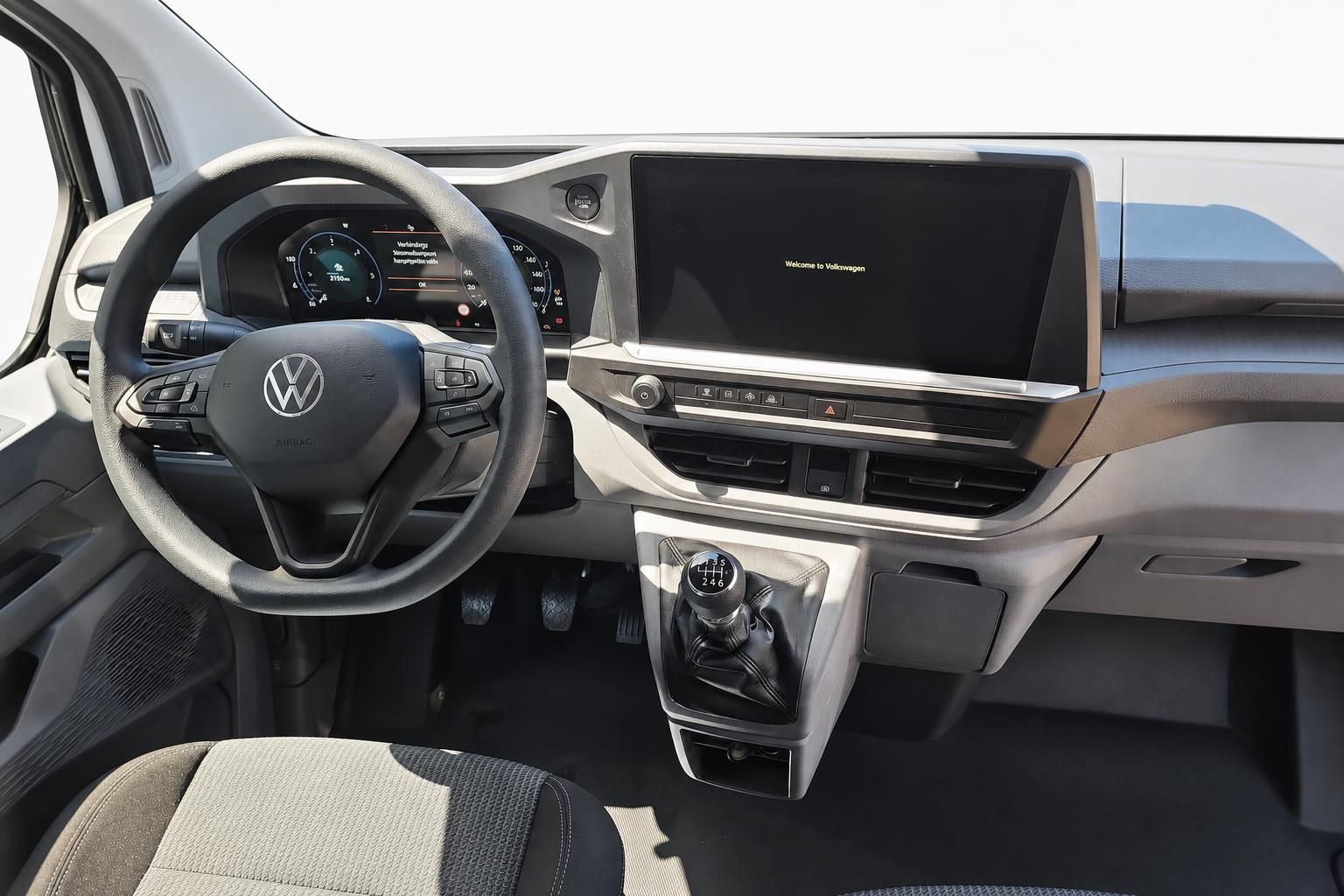 VW Cockpit mit Lenkrad, Digitaltacho und Touchscreen Infotainment