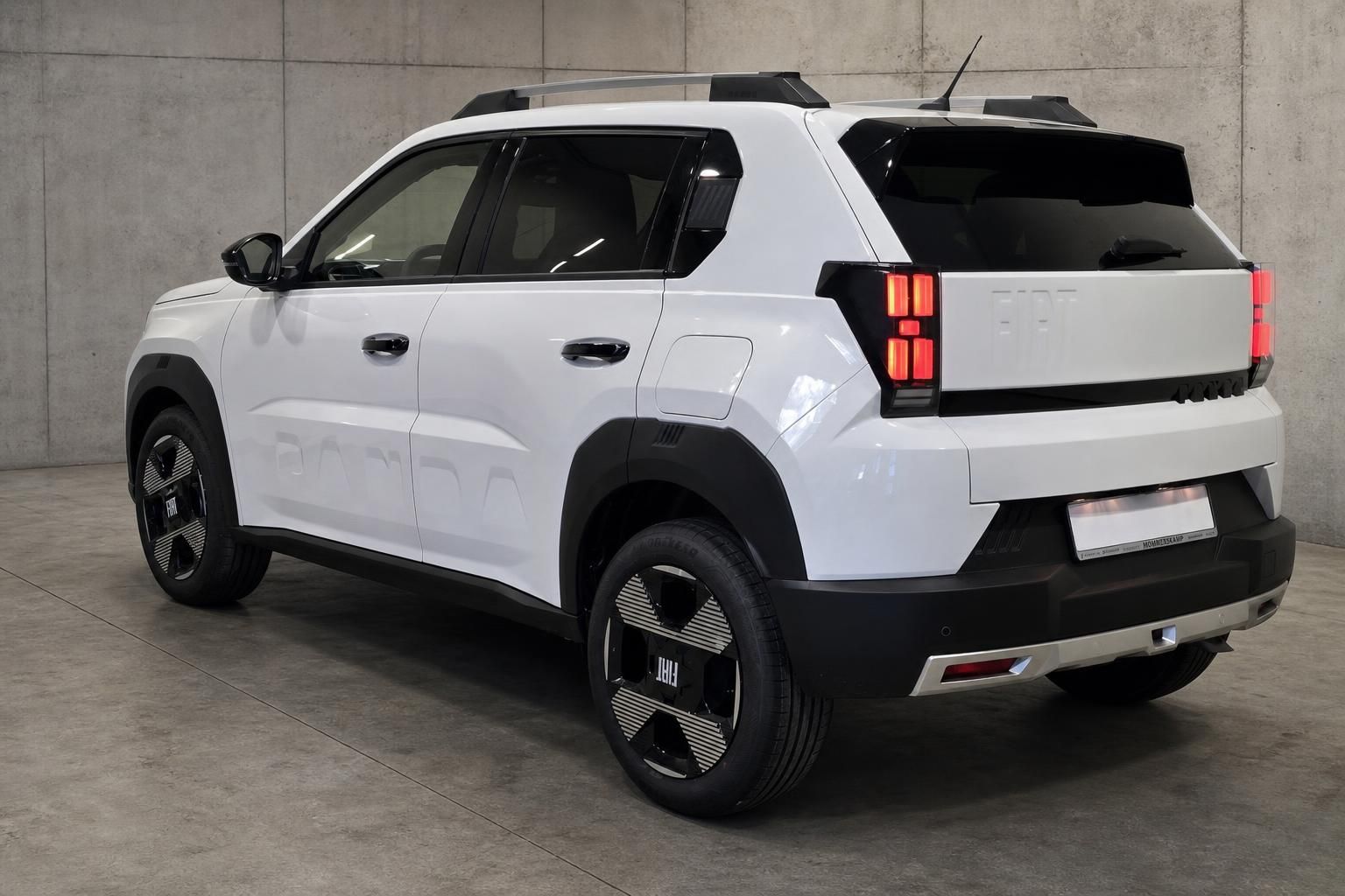 Fiat Panda weiß, Heckansicht schräg mit LED-Rückleuchten