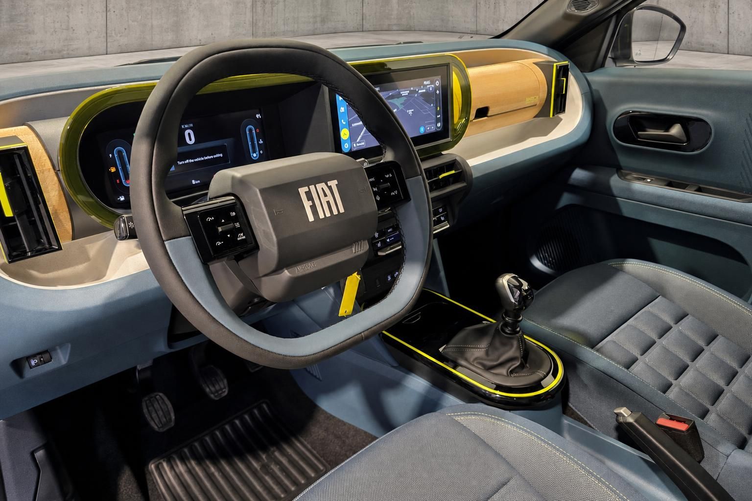 Fiat Panda Innenraum mit Cockpit, Lenkrad und Multimedia-Display