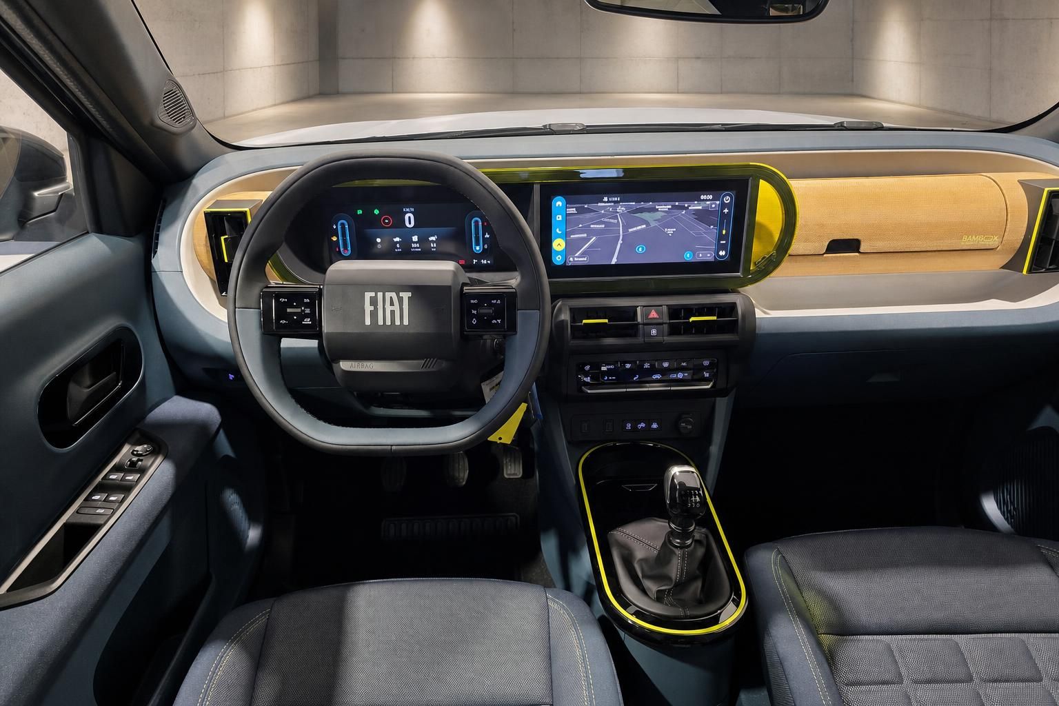 Fiat Cockpit mit digitalem Tacho und Touchscreen-Navigation im Innenraum