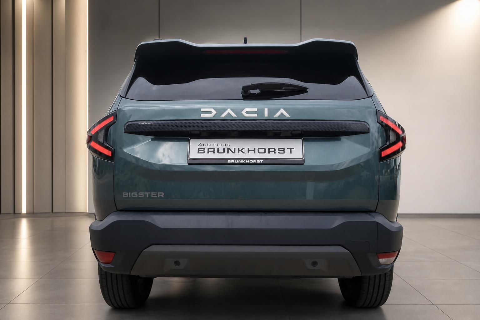 Dacia Bigster Heckansicht mit LED-Rückleuchten und Schriftzug