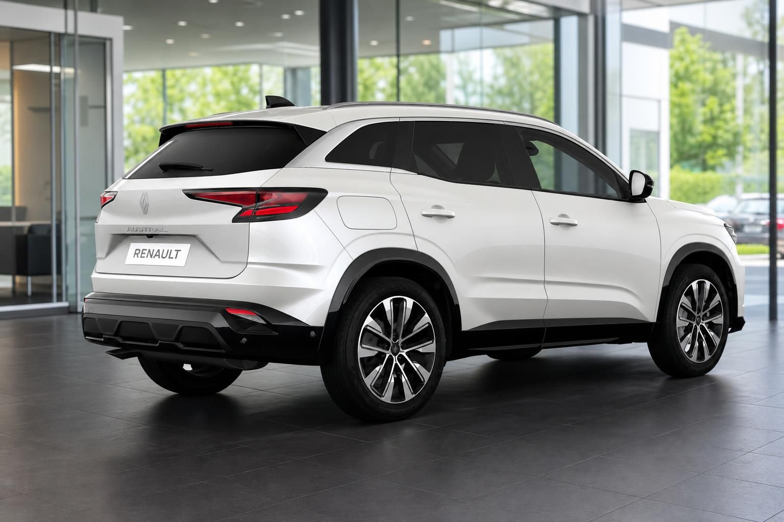 Renault Austral in Weiß, Heck-Seitenansicht im Showroom