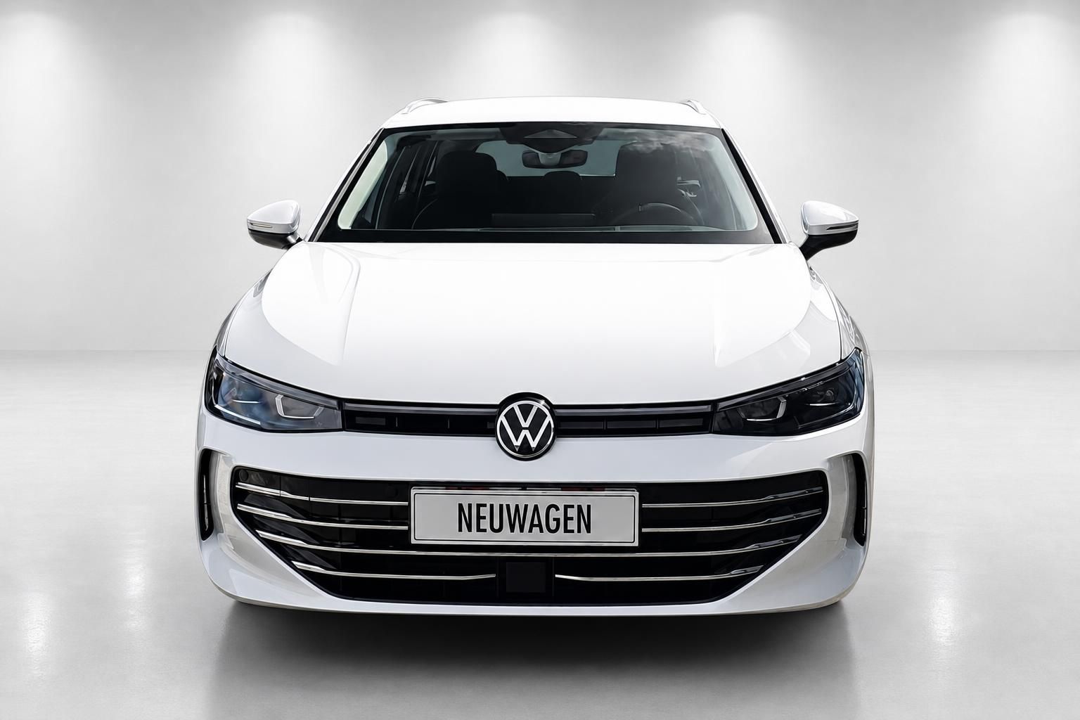 VW Passat Variant weiß Frontansicht direkt im Studio