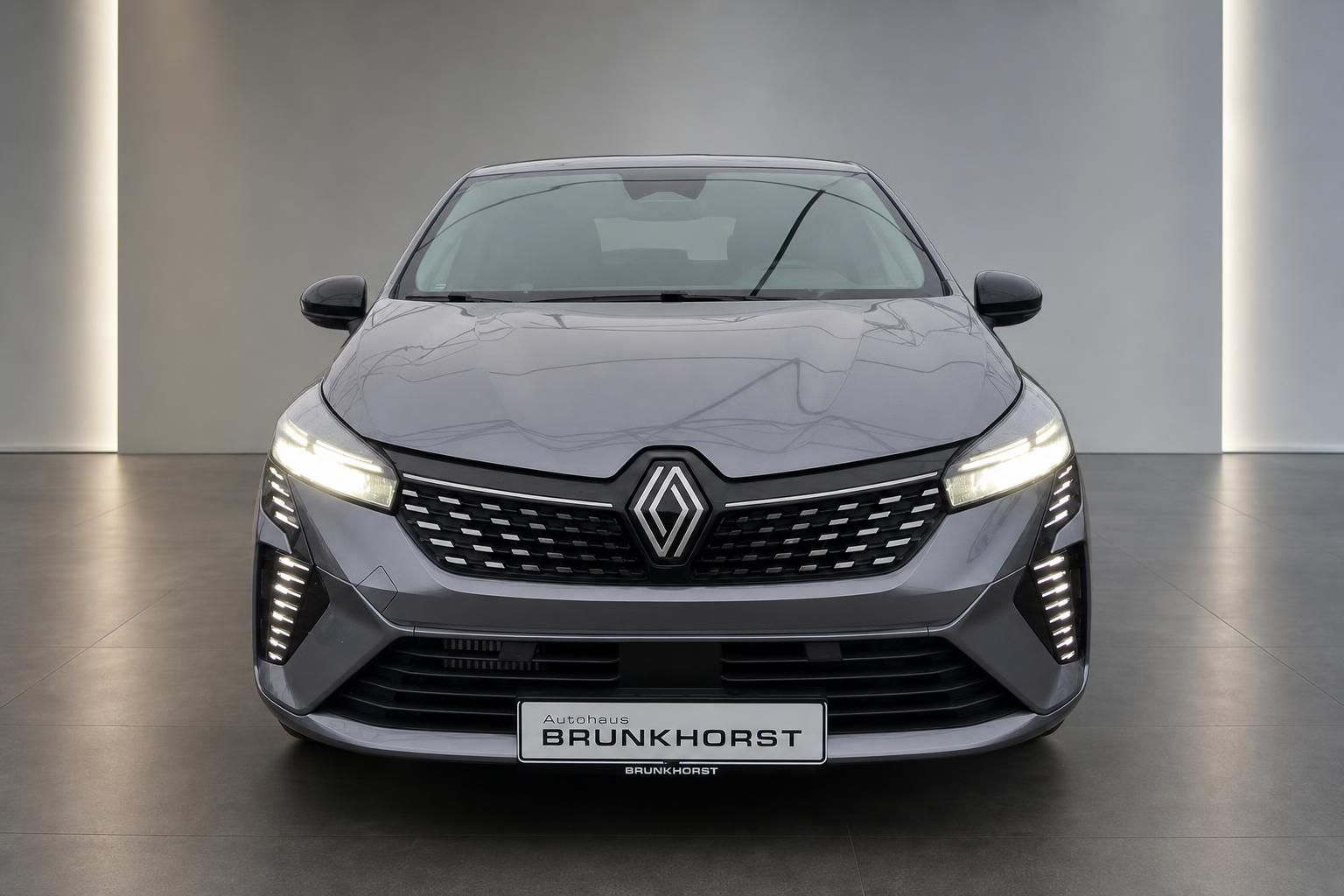 Renault Clio Frontansicht grau metallic mit LED-Scheinwerfern im Autohaus Brunkhorst