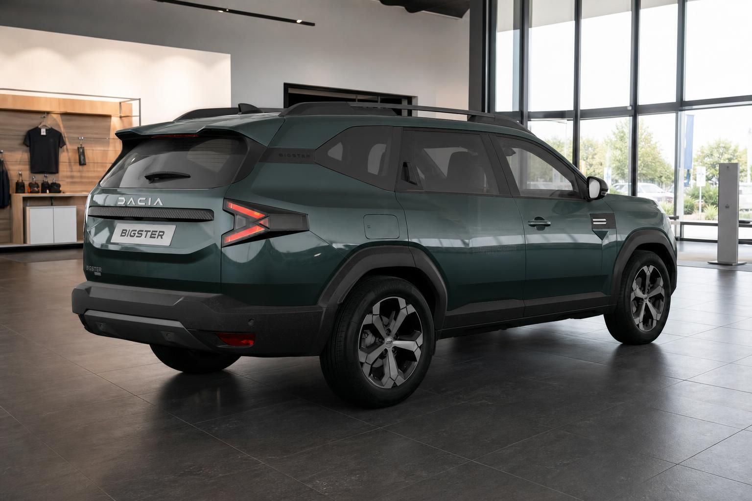 Dacia Bigster SUV Heck-Seitenansicht in Gruen im Autohaus