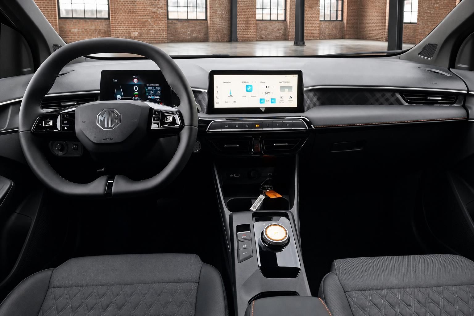 MG Armaturenbrett mit Lenkrad und zentralem Touchscreen